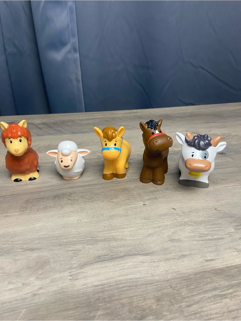 5 Fisher-Price Little People, 1 Llama, 1 sheep, 2 horse, and 1 cow.